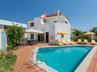 Mira Mar Galé 440m from the Beach, Villa 8 personnes à Gale PT6802.13.1