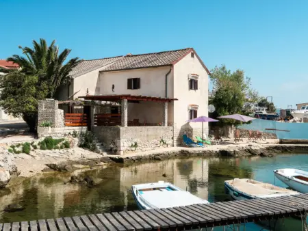 Maison à Lošinj   Veli Lošinj, Delfar - L241999