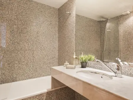 Appartement Exécutif Central avec Balcon, 3 Chambres, Climatisation et Parking en Option - Photo 16