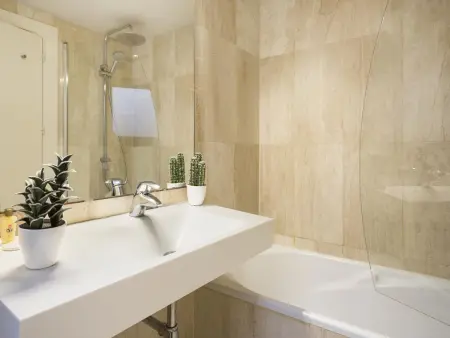 Duplex Moderne à Barcelone avec Jardin et Piscine Privés pour 10 Personnes - Photo 16