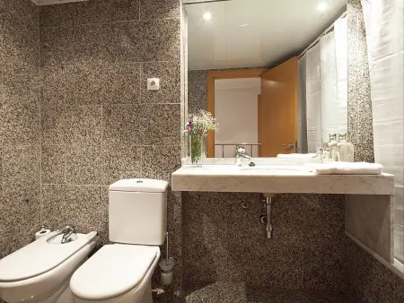 Duplex confortable au cœur de Barcelone, idéalement situé avec 3 chambres et équipements modernes - Photo 13