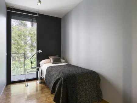 Appartement d'entreprise à Barcelone, 6 pers, 3 ch, terrasse, parking, proche métro - Photo 6