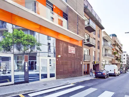 Appartement d'entreprise à Barcelone, 6 pers, 3 ch, terrasse, parking, proche métro - Photo 16