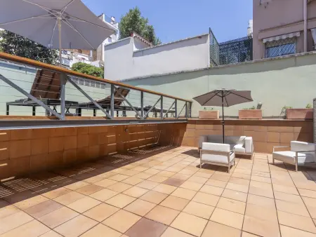 Appartement avec Terrasse Privée, Piscine et Parking au Centre de Barcelone - Photo 8