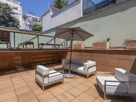 Appartement avec Terrasse Privée, Piscine et Parking au Centre de Barcelone - Photo 9