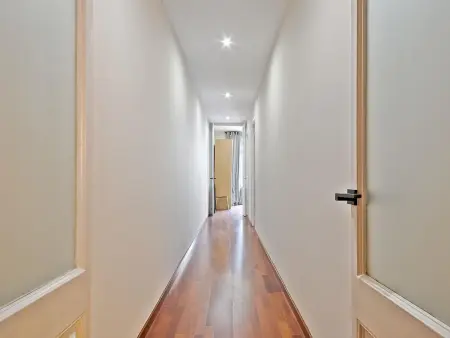 Appartement lumineux rénové à Gràcia avec 2 balcons et équipements idéaux pour les familles - Photo 7