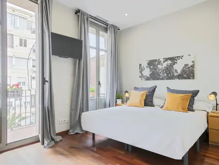 Appartement lumineux rénové à Gràcia avec 2 balcons et équipements idéaux pour les familles - Photo 8