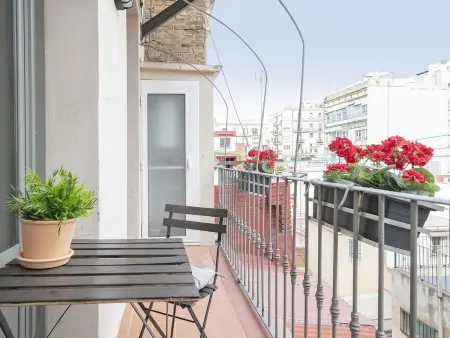 Appartement lumineux rénové à Gràcia avec 2 balcons et équipements idéaux pour les familles - Photo 9