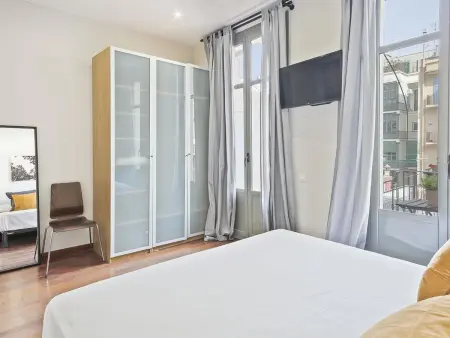 Appartement lumineux rénové à Gràcia avec 2 balcons et équipements idéaux pour les familles - Photo 10