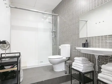 Appartement lumineux rénové à Gràcia avec 2 balcons et équipements idéaux pour les familles - Photo 11