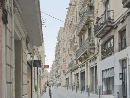 Appartement lumineux rénové à Gràcia avec 2 balcons et équipements idéaux pour les familles - Photo 17