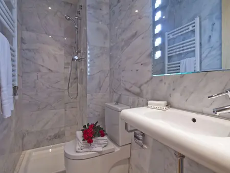 Appartement pour 8 avec piscine, proche Arc de Triomphe - Barcelone - Photo 17