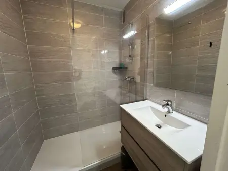 Appartement T2 cabine climatisé avec garage et terrasse au Grau-du-Roi, 6 couchages, proche plage - Photo 12