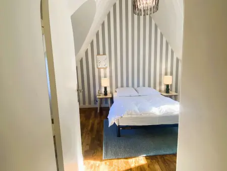 Maison 5 chambres à 150 m de la plage, rénovée, jardin, proche restaurants et commerces - Photo 21