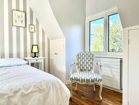 Maison 5 chambres à 150 m de la plage, rénovée, jardin, proche restaurants et commerces - Photo 33
