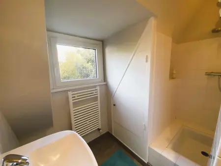 Maison 5 chambres à 150 m de la plage, rénovée, jardin, proche restaurants et commerces - Photo 35