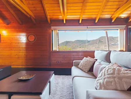 Cabane en Bois avec Piscine Privée, Jardin Verdoyant et Coin Barbecue - Photo 4