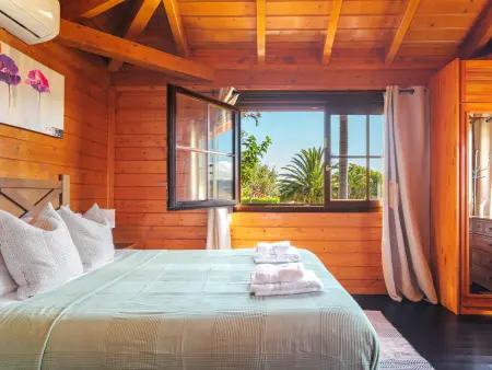 Cabane en Bois avec Piscine Privée, Jardin Verdoyant et Coin Barbecue - Photo 5