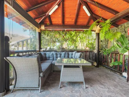 Cabane en Bois avec Piscine Privée, Jardin Verdoyant et Coin Barbecue - Photo 8