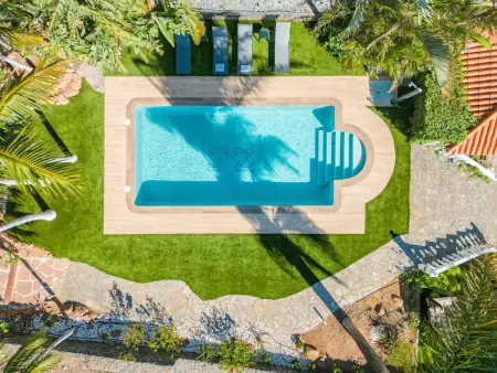 Cabane en Bois avec Piscine Privée, Jardin Verdoyant et Coin Barbecue - Photo 11