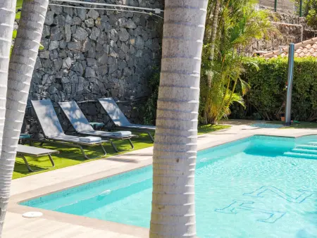 Cabane en Bois avec Piscine Privée, Jardin Verdoyant et Coin Barbecue - Photo 12