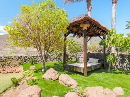 Cabane en Bois avec Piscine Privée, Jardin Verdoyant et Coin Barbecue - Photo 15