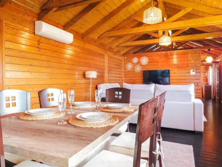 Cabane en Bois avec Piscine Privée, Jardin Verdoyant et Coin Barbecue - Photo 23