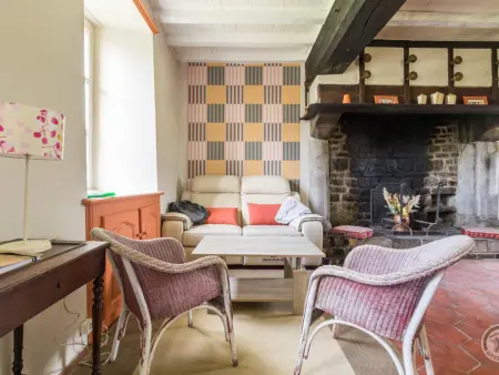 Maison familiale avec jardin et terrasse - Orval sur Sienne - Photo 1
