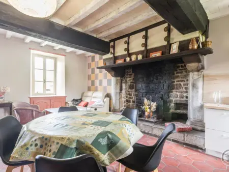 Maison familiale avec jardin et terrasse - Orval sur Sienne - Photo 4