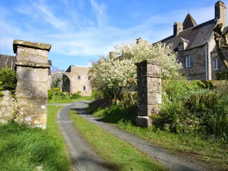 Maison familiale avec jardin et terrasse - Orval sur Sienne - Photo 14