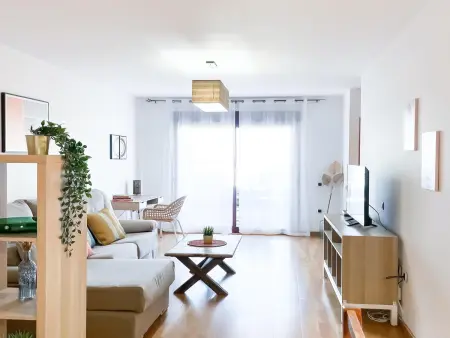 Appartement avec terrasse, wifi et espace de travail, proche plage et centre-ville - Photo 3
