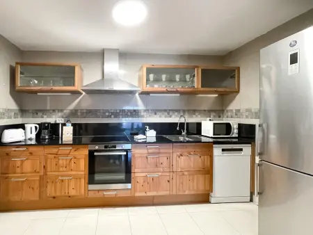 Appartement avec terrasse, wifi et espace de travail, proche plage et centre-ville - Photo 11