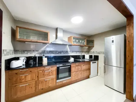 Appartement avec terrasse, wifi et espace de travail, proche plage et centre-ville - Photo 16