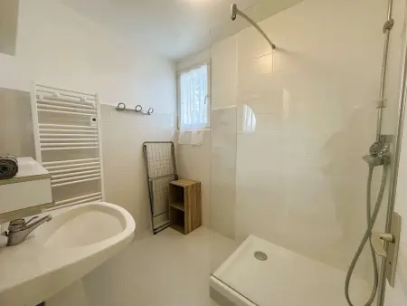 Appartement rénové en bord de mer avec terrasse - 4 pers, proche plage et port - Photo 11