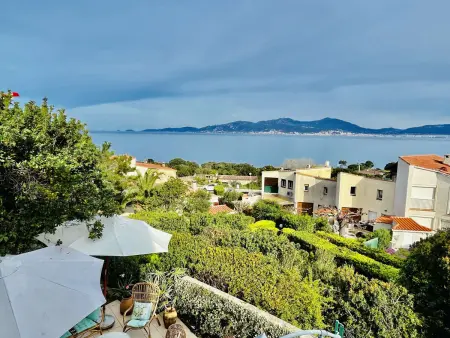 Villa 3 Chambres avec Jardin et Terrasse - Climatisée, Parking, Wi-Fi - Photo 3