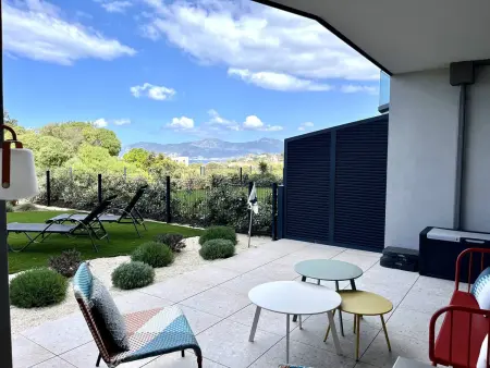 Appartement 2P, 4 Couchages, Terrasse et Jardin, à 450m de la Plage - Porticcio - Photo 3