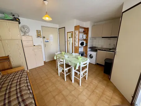 Appartement 2 pièces avec loggia, piscine et parking privé à 250m des commerces et proche plage - Photo 1