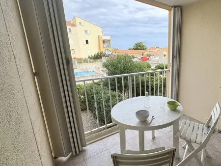 Appartement 2 pièces avec loggia, piscine et parking privé à 250m des commerces et proche plage - Photo 9