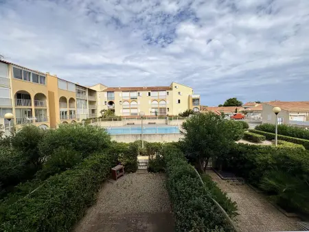 Appartement 2 pièces avec loggia, piscine et parking privé à 250m des commerces et proche plage - Photo 10