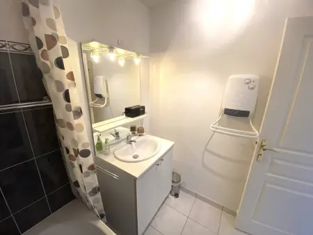 Appartement au calme avec WIFI, balcon, parking au centre de Perros-Guirec, à 500m des commerces - Photo 14