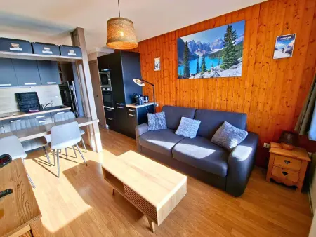 Grand studio rénové, confort moderne, balcon sud, proche ski et randonnées - Photo 1