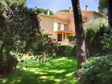 Superbe Villa à Sant Feliu de Guíxols avec Piscine Commune - Photo 3