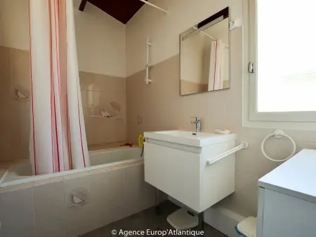 Maison 6 pers, proche mer, patio, parking, Maison 6 personnes à La Palmyre - Photo 8