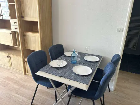 Appartement 2 Pièces avec Vue Mer, Proche Plage et Parking à Saint-Gilles-Croix-de-Vie - Photo 2