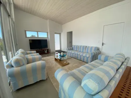 Maison contemporaine de plain-pied avec jardin clos et parking privé à Barneville-Carteret - Photo 2