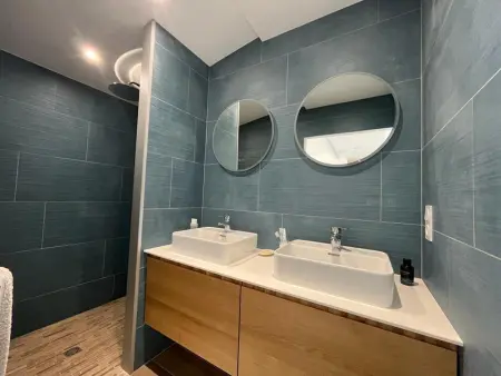 Maison contemporaine de plain-pied avec jardin clos et parking privé à Barneville-Carteret - Photo 11