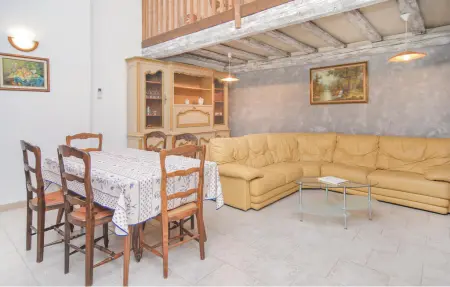 Appartement 6 personnes à Le Sambuc - Photo 2