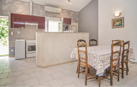 Appartement 6 personnes à Le Sambuc - Photo 3