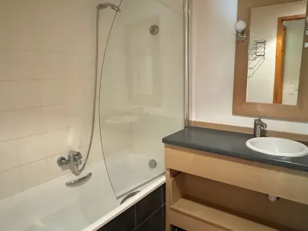 Appartement spacieux au pied des pistes avec piscine, sauna et balcon, Belle Plagne. - Photo 5