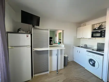 Studio Cabine avec Piscine, Parking Privé et Wifi - Proche Plage et Commerces à Sète - Photo 4